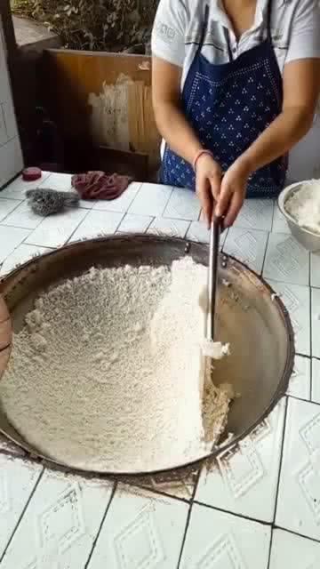 日式吃瓜铲子视频,创意吃瓜铲子视频走红网络